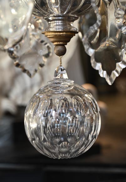 Lustre à vingt-quatre bras de lumière sur le modèle de lustres du château de Versailles, XXe siècle Lustre à vingt-quatre bras de lumière sur le modèle de lustres du château de Versailles, XXe siècle-2