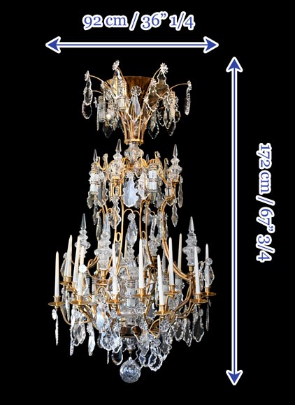 Lustre à vingt-quatre bras de lumière sur le modèle de lustres du château de Versailles, XXe siècle Lustre à vingt-quatre bras de lumière sur le modèle de lustres du château de Versailles, XXe siècle-15