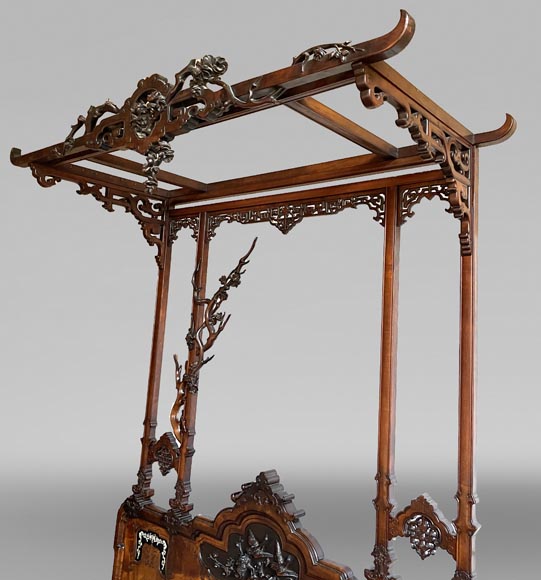 Gabriel VIARDOT, Lit japonisant doté d’un dais et accompagné de sa table de chevet, seconde moitié du XIXe siècle Gabriel VIARDOT, Lit japonisant doté d’un dais et accompagné de sa table de chevet, seconde moitié du XIXe siècle-4