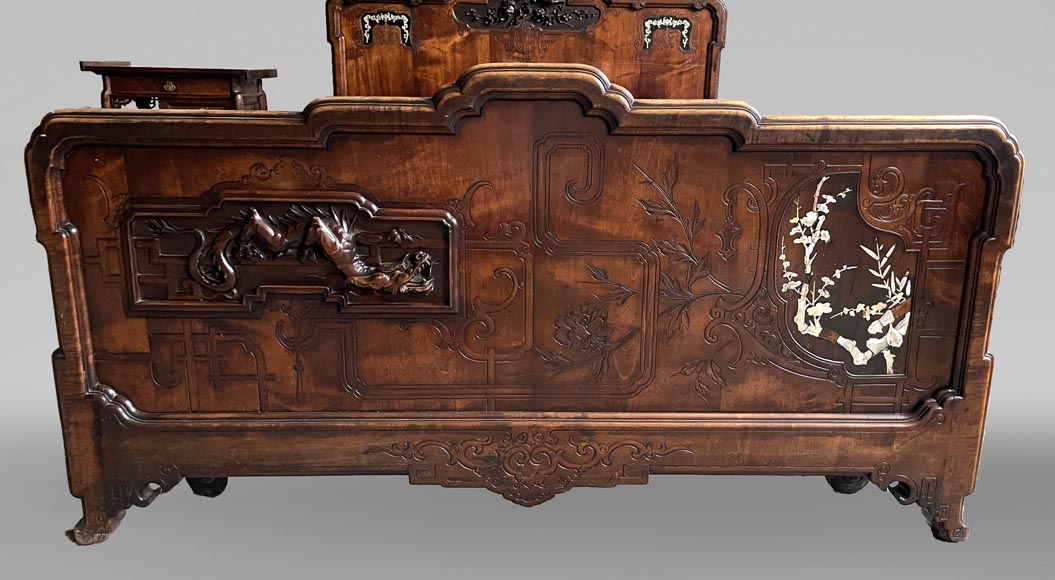 Gabriel VIARDOT, Lit japonisant doté d’un dais et accompagné de sa table de chevet, seconde moitié du XIXe siècle Gabriel VIARDOT, Lit japonisant doté d’un dais et accompagné de sa table de chevet, seconde moitié du XIXe siècle-13