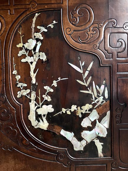 Gabriel VIARDOT, Lit japonisant doté d’un dais et accompagné de sa table de chevet, seconde moitié du XIXe siècle Gabriel VIARDOT, Lit japonisant doté d’un dais et accompagné de sa table de chevet, seconde moitié du XIXe siècle-15