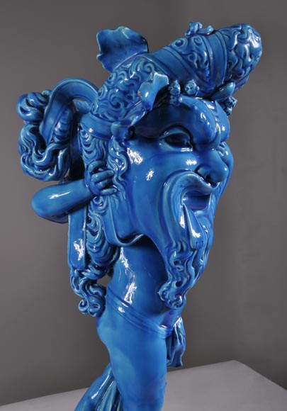 Joseph CHERET (1838 - 1894) pour la Manufacture de Sèvres "Putto et masques de théâtre grec" Vide poche en faïence vernisée bleue Joseph CHERET (1838 - 1894) pour la Manufacture de Sèvres "Putto et masques de théâtre grec" Vide poche en faïence vernisée bleue-5
