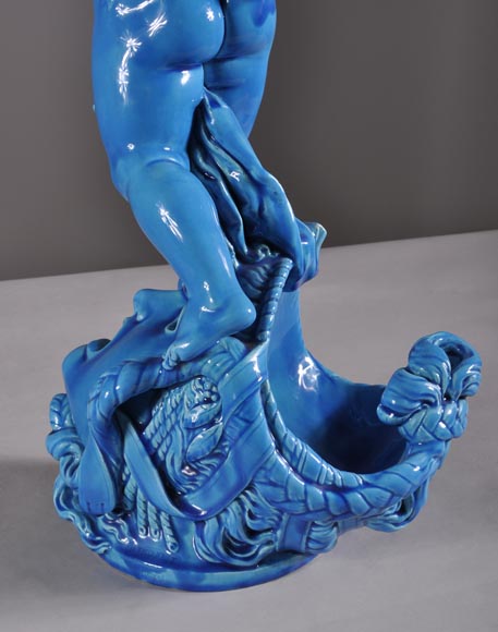 Joseph CHERET (1838 - 1894) pour la Manufacture de Sèvres "Putto et masques de théâtre grec" Vide poche en faïence vernisée bleue Joseph CHERET (1838 - 1894) pour la Manufacture de Sèvres "Putto et masques de théâtre grec" Vide poche en faïence vernisée bleue-7