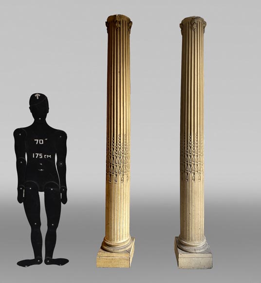 Paire de colonnes aux feuilles de chêne en bois sculpté et stuc, fin du XIXe siècle Paire de colonnes aux feuilles de chêne en bois sculpté et stuc, fin du XIXe siècle-0