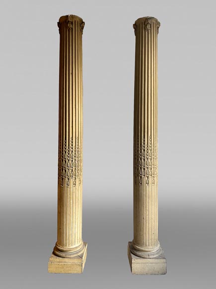 Paire de colonnes aux feuilles de chêne en bois sculpté et stuc, fin du XIXe siècle Paire de colonnes aux feuilles de chêne en bois sculpté et stuc, fin du XIXe siècle-1