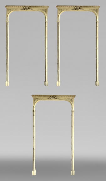 Ensemble de trois boîtes à rideaux en bois sculpté, époque Louis XVI Ensemble de trois boîtes à rideaux en bois sculpté, époque Louis XVI-0