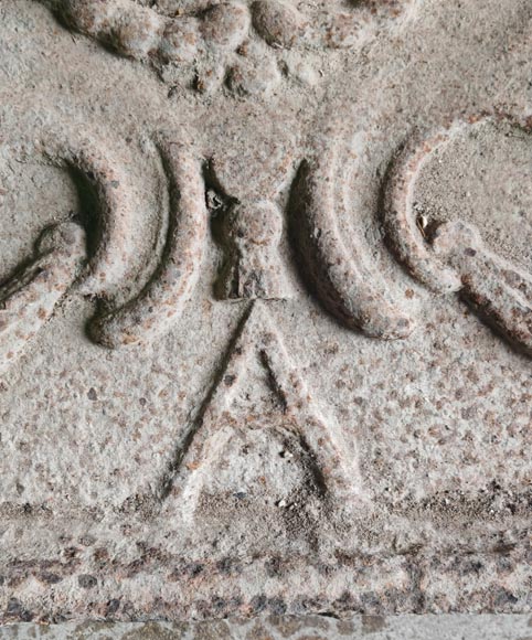 Grande plaque de cheminée à armoirie datée 1709 Grande plaque de cheminée à armoirie datée 1709-6