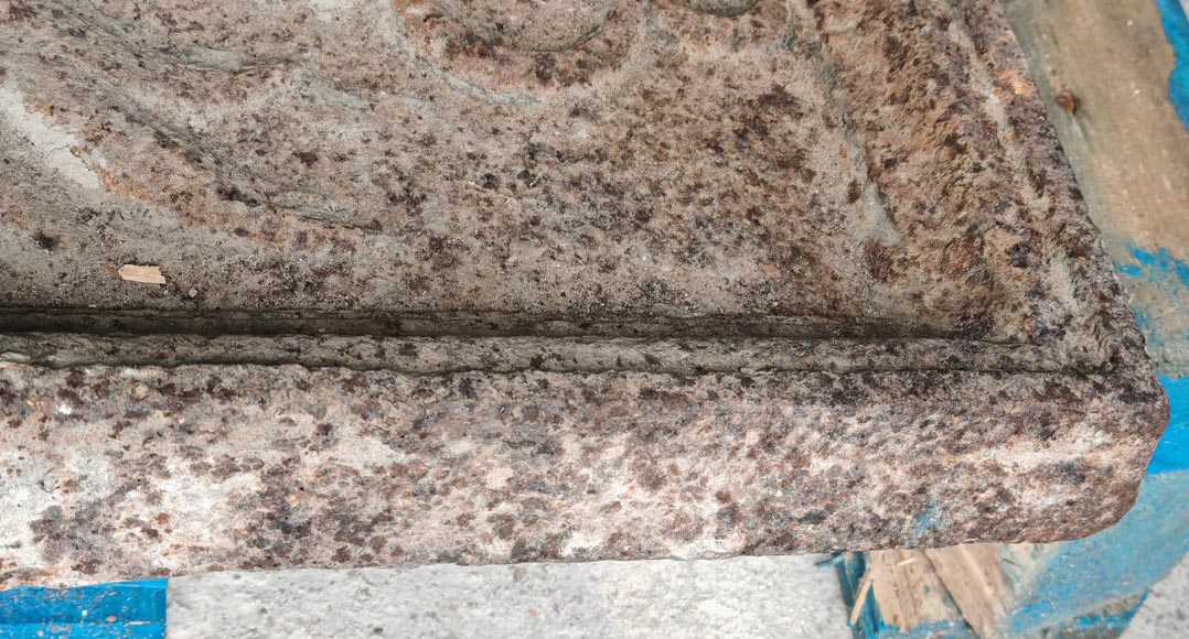 Grande plaque de cheminée à armoirie datée 1709 Grande plaque de cheminée à armoirie datée 1709-9