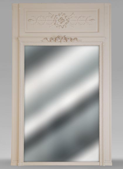 Trumeau de style Louis XVI décoré d'une couronne de fleurs Trumeau de style Louis XVI décoré d'une couronne de fleurs-0