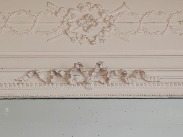 Trumeau de style Louis XVI décoré d'une couronne de fleurs Trumeau de style Louis XVI décoré d'une couronne de fleurs-3