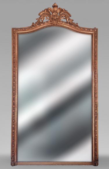 Trumeau de style Louis XV doré orné d'une palmette ajourée Trumeau de style Louis XV doré orné d'une palmette ajourée-0