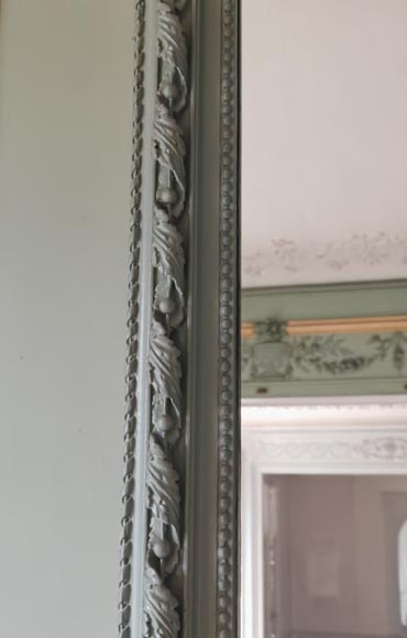 Trumeau de style Louis XVI richement décoré d'une couronne de fleurs Trumeau de style Louis XVI richement décoré d'une couronne de fleurs-3