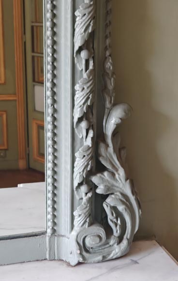 Trumeau de style Louis XVI richement décoré d'une couronne de fleurs Trumeau de style Louis XVI richement décoré d'une couronne de fleurs-4