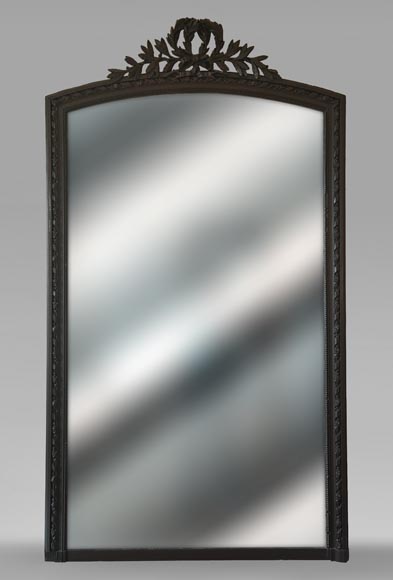 Trumeau de style Louis XVI surmonté d'une double couronne de laurier Trumeau de style Louis XVI surmonté d'une double couronne de laurier-0