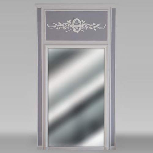 Trumeau de style Louis XVI orné d'un arc et de couronnes de fleurs