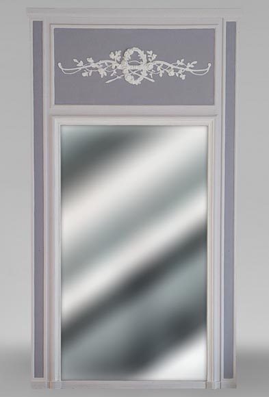 Trumeau de style Louis XVI orné d'un arc et de couronnes de fleurs Trumeau de style Louis XVI orné d'un arc et de couronnes de fleurs-0