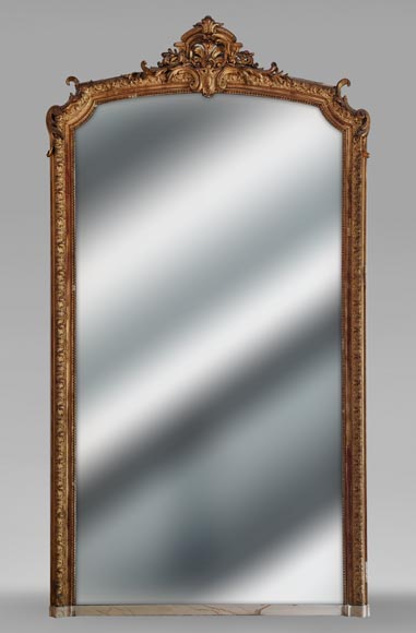 Grand trumeau doré de style Régence surmonté d'une coquille Grand trumeau doré de style Régence surmonté d'une coquille-0