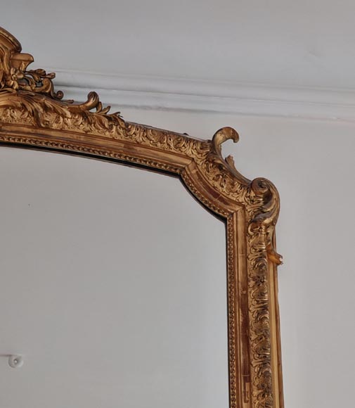 Grand trumeau doré de style Régence surmonté d'une coquille Grand trumeau doré de style Régence surmonté d'une coquille-4