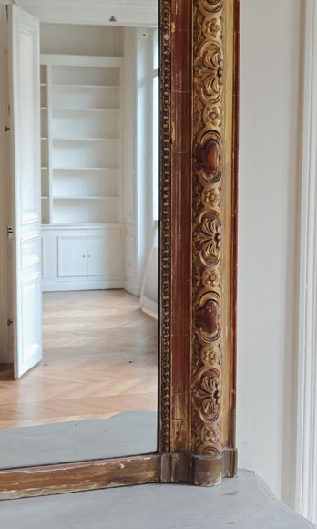 Grand trumeau doré de style Régence orné d'une coquille ajourée Grand trumeau doré de style Régence orné d'une coquille ajourée-8