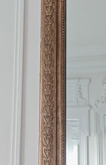 Trumeau doré de style Louis XVI orné d'une couronne de fleurs Trumeau doré de style Louis XVI orné d'une couronne de fleurs-4