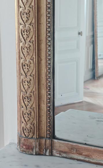 Trumeau doré de style Louis XVI orné d'une couronne de fleurs Trumeau doré de style Louis XVI orné d'une couronne de fleurs-6