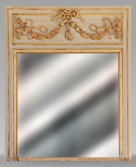 Trumeau doré d'époque Louis XVI ornée d'une guirlande de fleurs Trumeau doré d'époque Louis XVI ornée d'une guirlande de fleurs-0