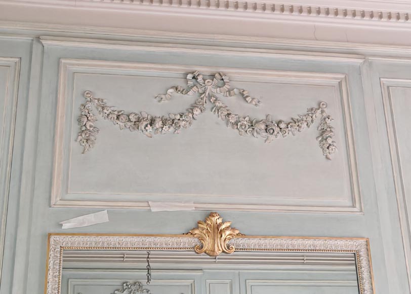 Trumeau de style Napoléon III en bois orné d'une guirlande de fleurs Trumeau de style Napoléon III en bois orné d'une guirlande de fleurs-1