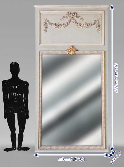 Miroir de style Napoléon III en bois sculpté décoré d'une guirlande de fleurs Miroir de style Napoléon III en bois sculpté décoré d'une guirlande de fleurs-10