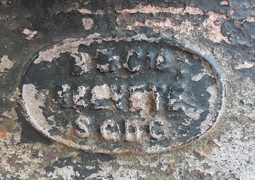 Encadrement de fenêtre en fonte, style Napoléon III, XIXe siècle Encadrement de fenêtre en fonte, style Napoléon III, XIXe siècle-8