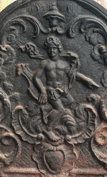 Plaque de cheminée de style Louis XV avec représentation d'Apollon Plaque de cheminée de style Louis XV avec représentation d'Apollon-1