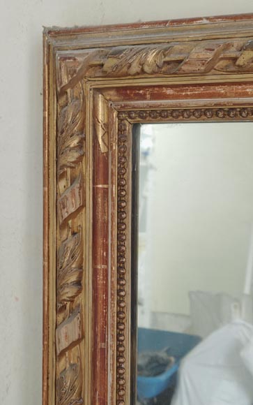 Trumeau doré de style Louis XVI aux motifs de feuille d'acanthe enroulés Trumeau doré de style Louis XVI aux motifs de feuille d'acanthe enroulés-1