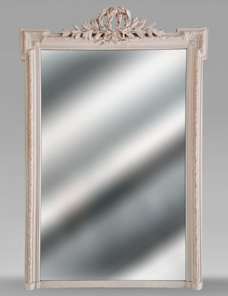 Trumeau de style Louis XVI surmonté d'une double couronne de laurier Trumeau de style Louis XVI surmonté d'une double couronne de laurier-0