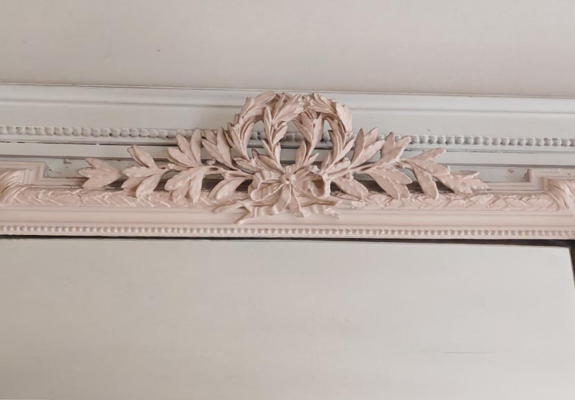 Trumeau de style Louis XVI surmonté d'une double couronne de laurier Trumeau de style Louis XVI surmonté d'une double couronne de laurier-1