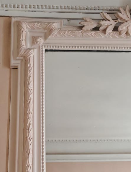 Trumeau de style Louis XVI surmonté d'une double couronne de laurier Trumeau de style Louis XVI surmonté d'une double couronne de laurier-2