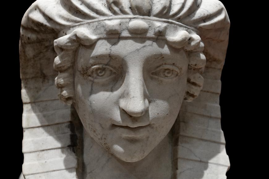 Paire de sphinges en marbre de Carrare sculpté, XIXᵉ siècle Paire de sphinges en marbre de Carrare sculpté, XIXᵉ siècle-5