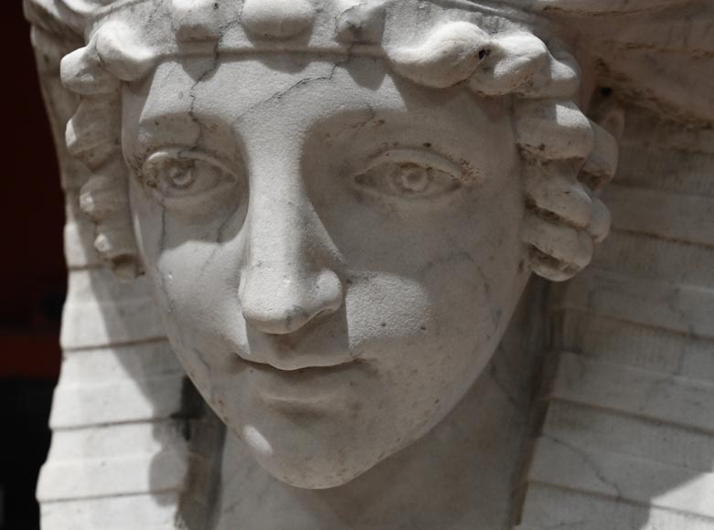 Paire de sphinges en marbre de Carrare sculpté, XIXᵉ siècle Paire de sphinges en marbre de Carrare sculpté, XIXᵉ siècle-6