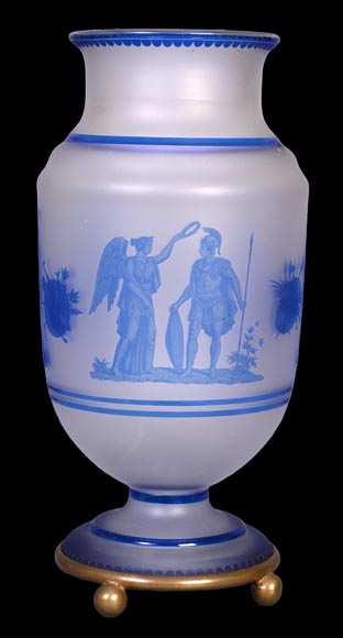 Jacques Louis KESSLER, Paire de vases gravés d’un décor néo-grec grâce au procédé « Kessler », milieu du XIXe siècle Jacques Louis KESSLER, Paire de vases gravés d’un décor néo-grec grâce au procédé « Kessler », milieu du XIXe siècle-2