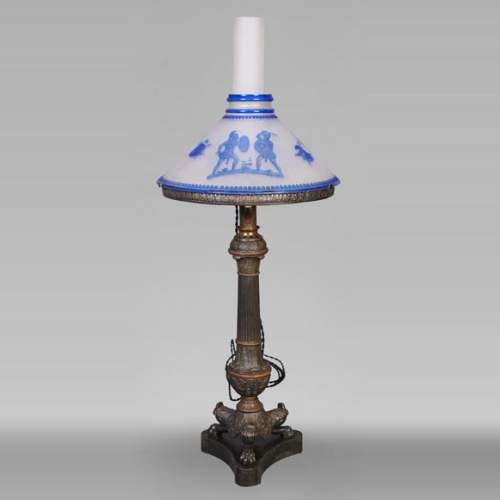 Lampe d'époque Napoléon III à l'abat-jour en verre gravé de style néo-grec