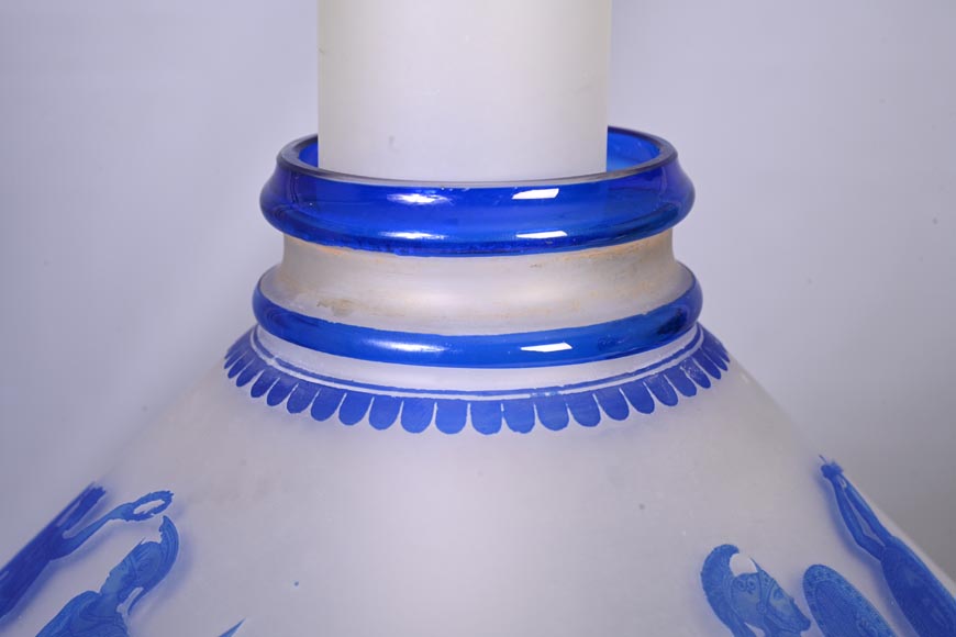 Lampe d'époque Napoléon III à l'abat-jour en verre gravé de style néo-grec Lampe d'époque Napoléon III à l'abat-jour en verre gravé de style néo-grec-2