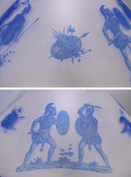 Lampe d'époque Napoléon III à l'abat-jour en verre gravé de style néo-grec Lampe d'époque Napoléon III à l'abat-jour en verre gravé de style néo-grec-5