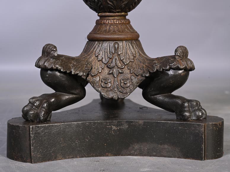 Lampe d'époque Napoléon III à l'abat-jour en verre gravé de style néo-grec Lampe d'époque Napoléon III à l'abat-jour en verre gravé de style néo-grec-9