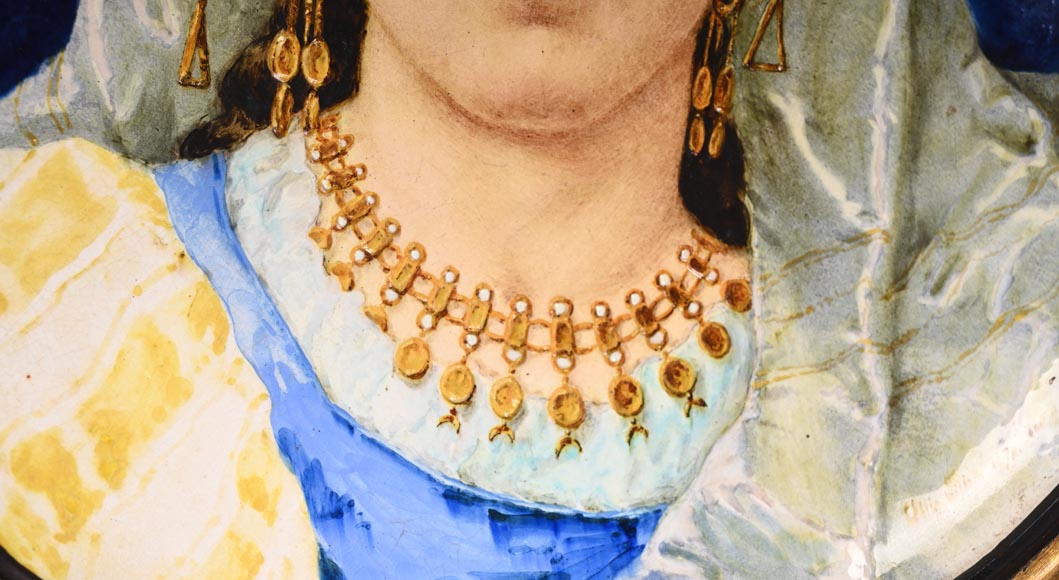 B&Cie (porcelaine), Charles POYARD (estampeur), Félix FLICK (peintre), Plat d’ornement au portrait d’une Berbère dans son cadre en bois, 1878 B&Cie (porcelaine), Charles POYARD (estampeur), Félix FLICK (peintre), Plat d’ornement au portrait d’une Berbère dans son cadre en bois, 1878-4