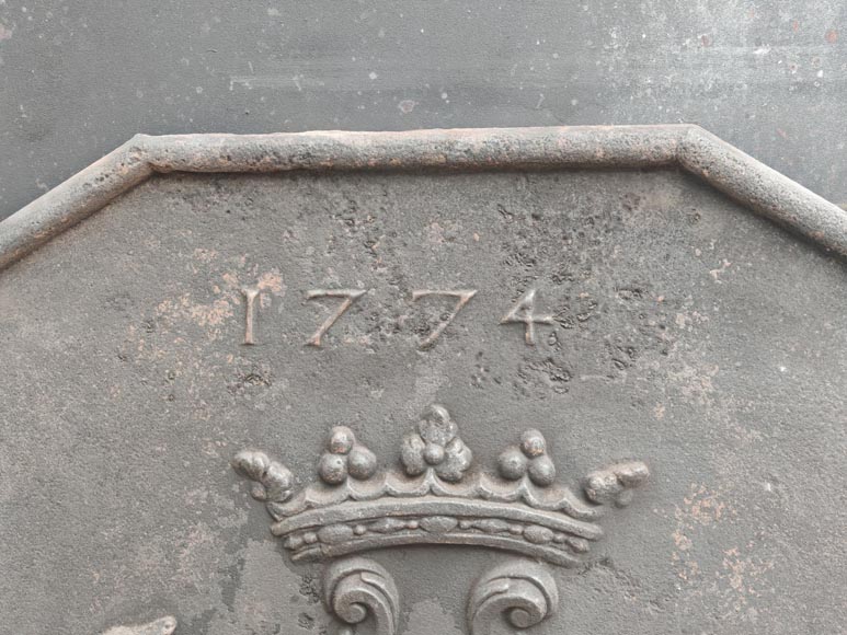 Plaque de cheminée aux levriers, 1774 Plaque de cheminée aux levriers, 1774-2