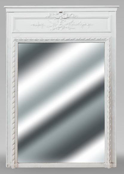 Petit Trumeau de style Louis XVI orné d'un ruban Petit Trumeau de style Louis XVI orné d'un ruban-0