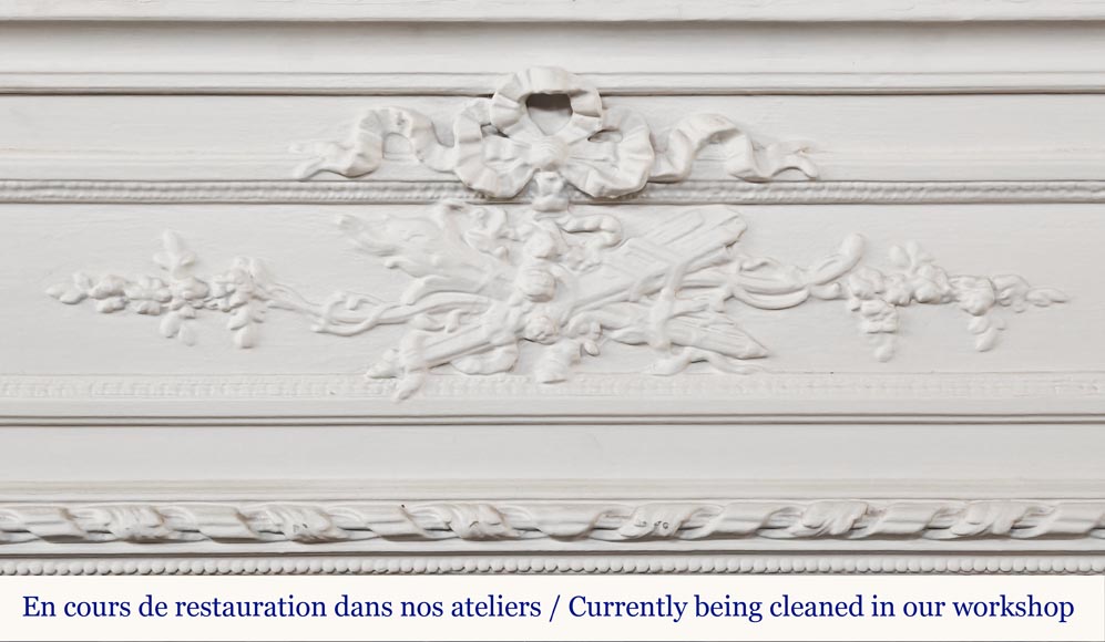 Petit Trumeau de style Louis XVI orné d'un ruban Petit Trumeau de style Louis XVI orné d'un ruban-1