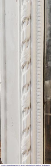 Petit Trumeau de style Louis XVI orné d'un ruban Petit Trumeau de style Louis XVI orné d'un ruban-3