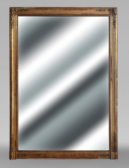 Trumeau doré d'époque Louis Philippe décoré de fleurs.  Trumeau doré d'époque Louis Philippe décoré de fleurs.-0