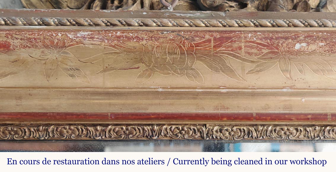 Trumeau doré d'époque Louis Philippe décoré de fleurs.  Trumeau doré d'époque Louis Philippe décoré de fleurs.-1