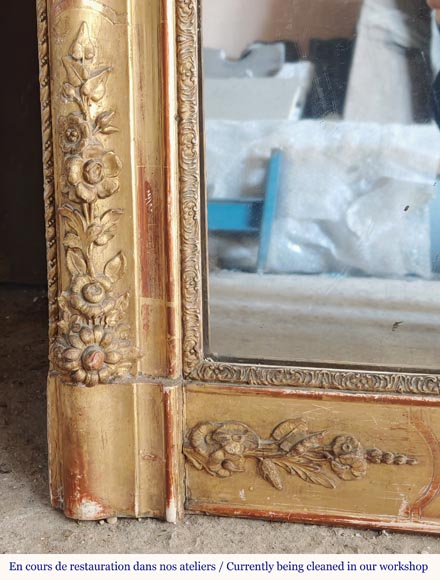Trumeau doré d'époque Louis Philippe décoré de fleurs.  Trumeau doré d'époque Louis Philippe décoré de fleurs.-4