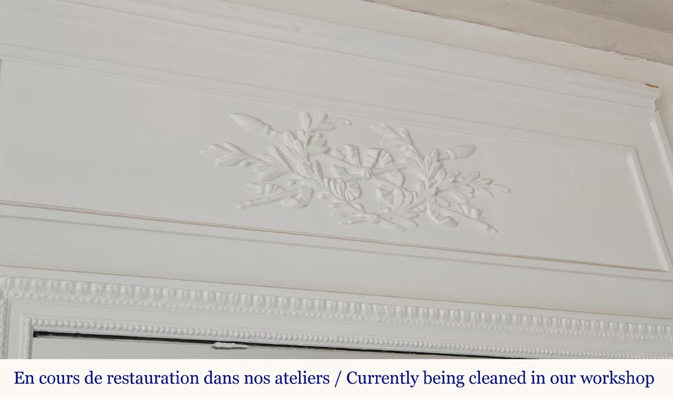 Trumeau de style Louis XVI décoré d'une couronne de laurier Trumeau de style Louis XVI décoré d'une couronne de laurier-2